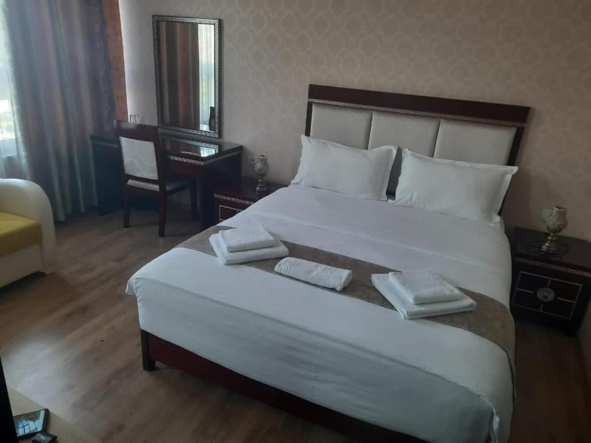 British Hotel פוגרדץ מראה חיצוני תמונה