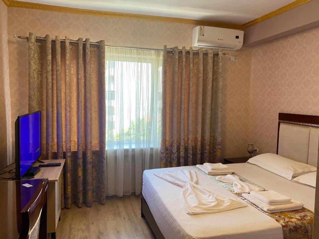 British Hotel פוגרדץ מראה חיצוני תמונה