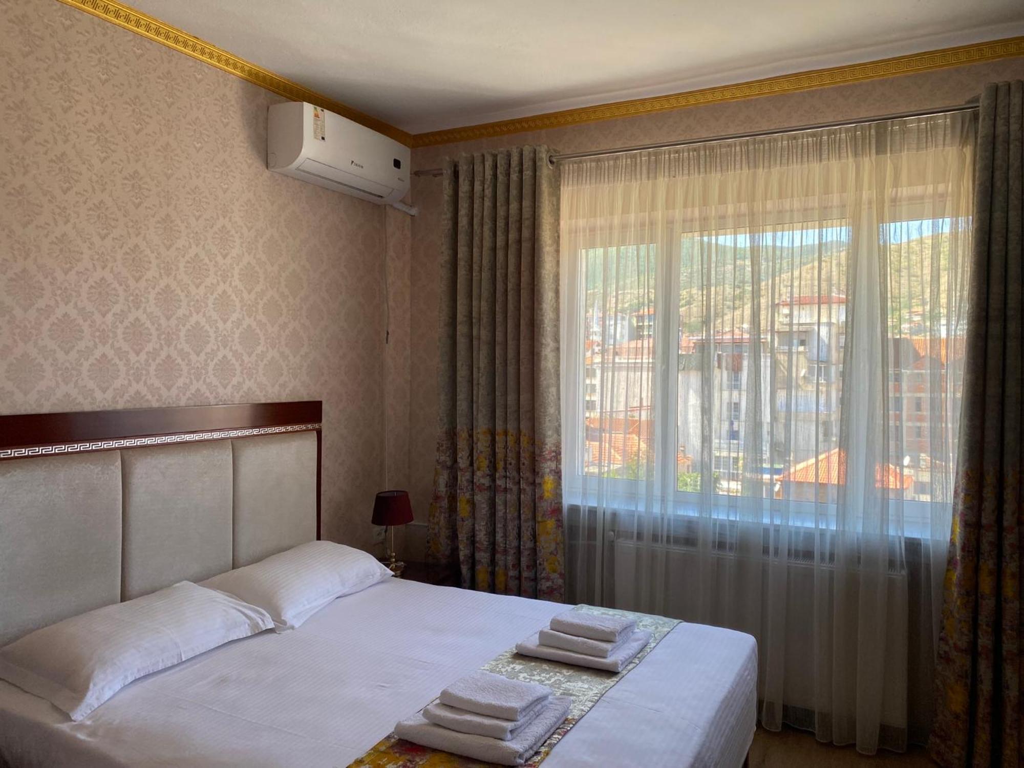 British Hotel פוגרדץ מראה חיצוני תמונה