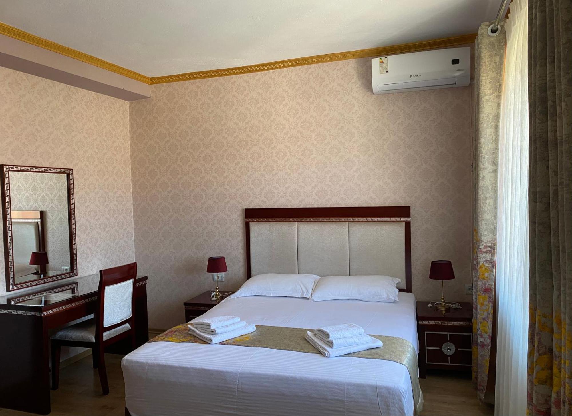 British Hotel פוגרדץ מראה חיצוני תמונה