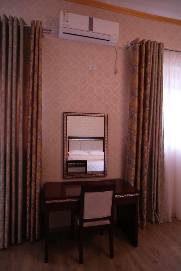British Hotel פוגרדץ מראה חיצוני תמונה