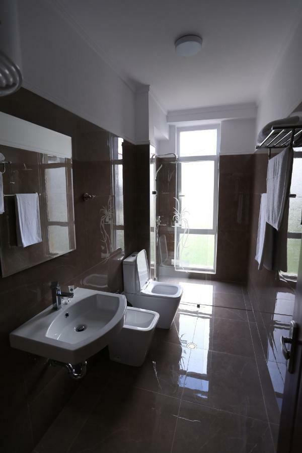 British Hotel פוגרדץ מראה חיצוני תמונה
