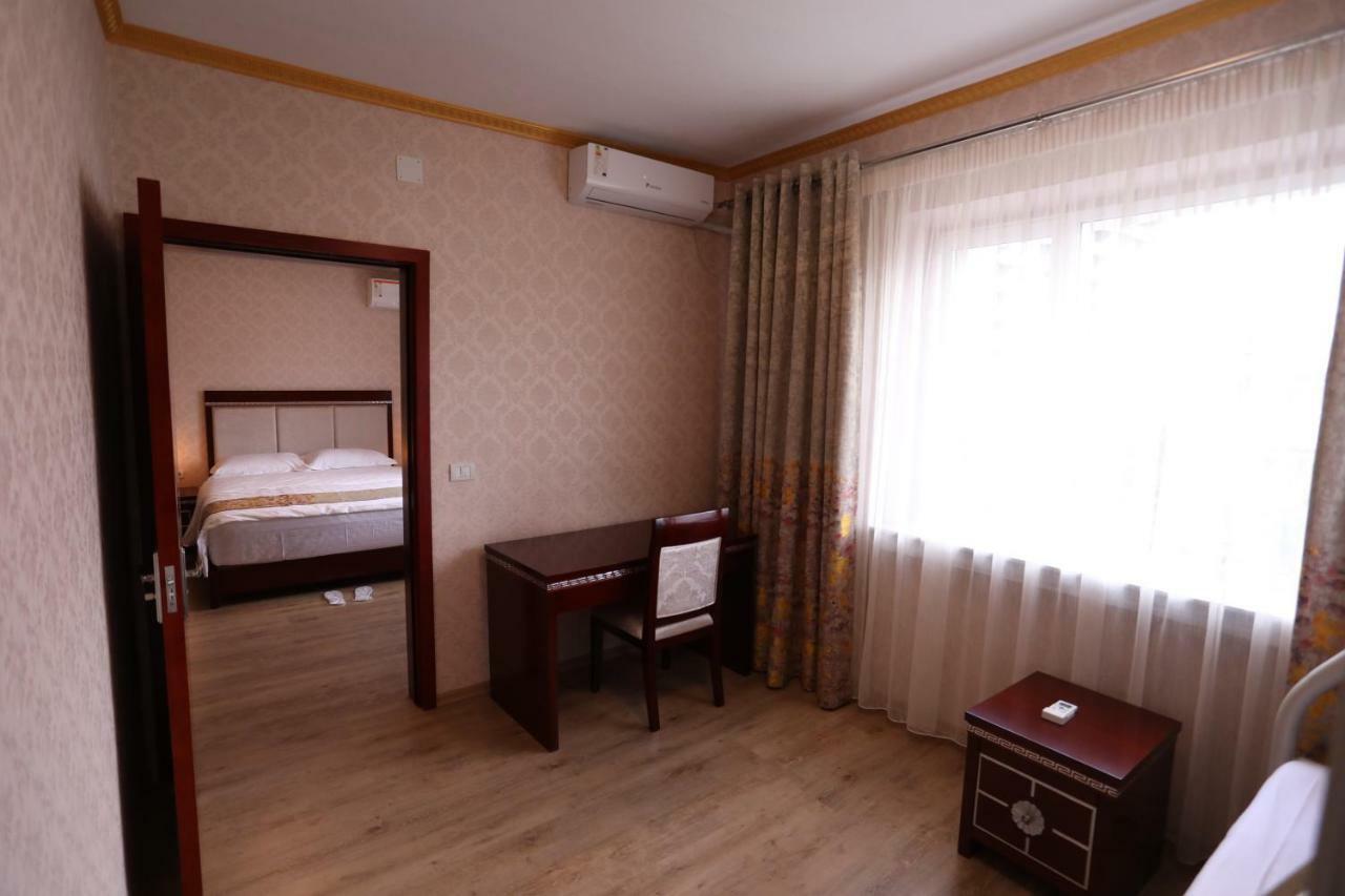 British Hotel פוגרדץ מראה חיצוני תמונה