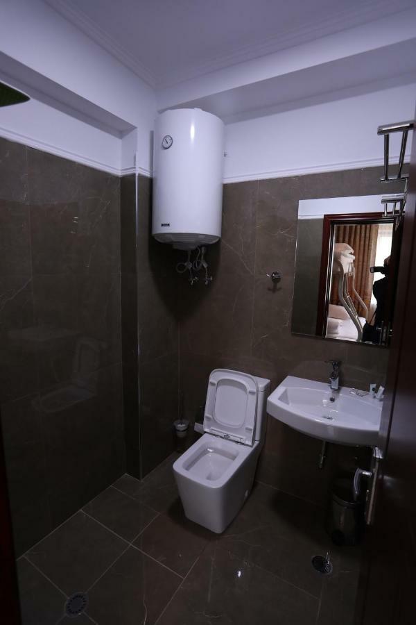 British Hotel פוגרדץ מראה חיצוני תמונה