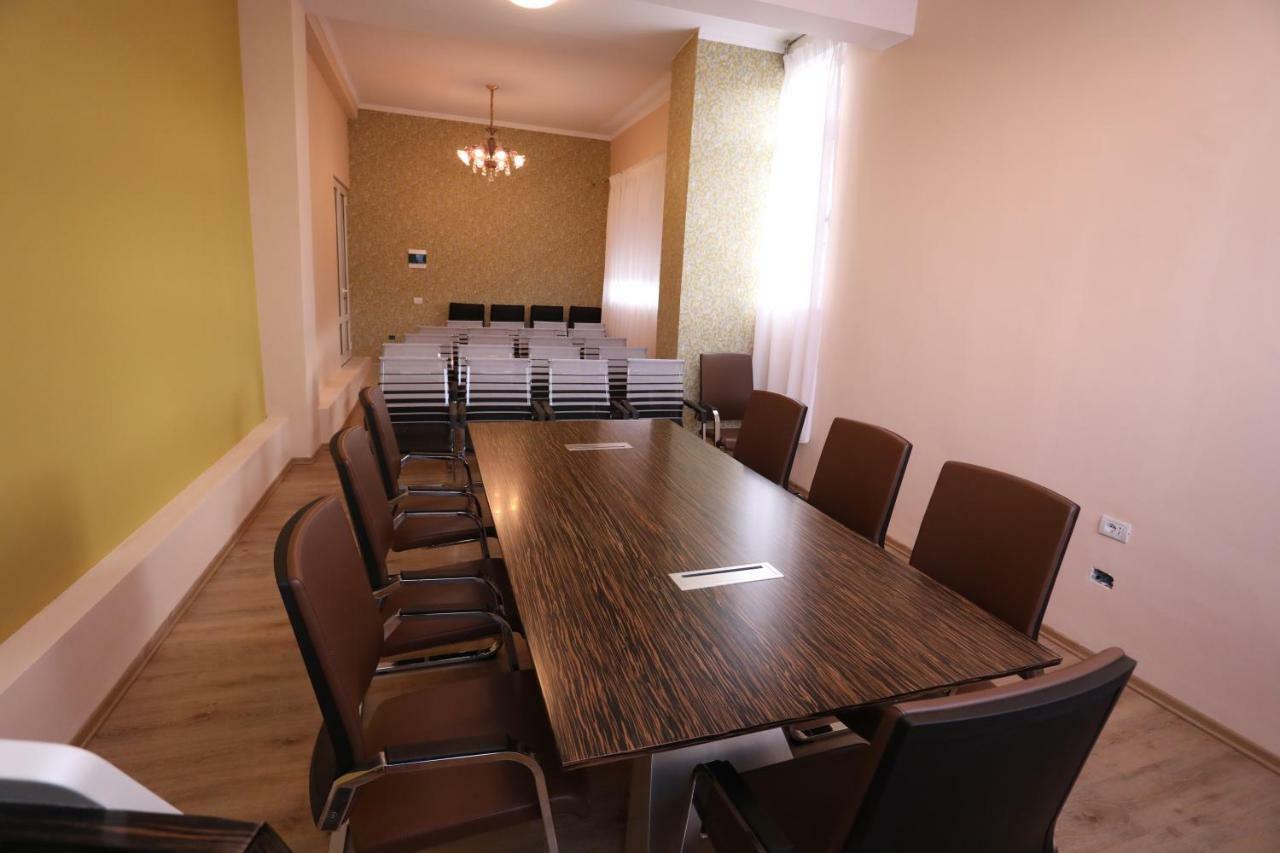 British Hotel פוגרדץ מראה חיצוני תמונה