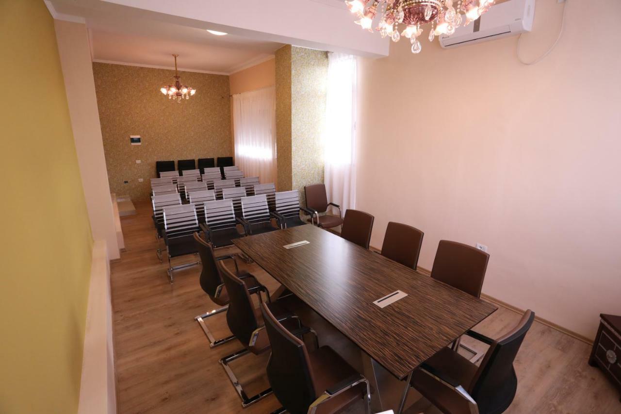 British Hotel פוגרדץ מראה חיצוני תמונה