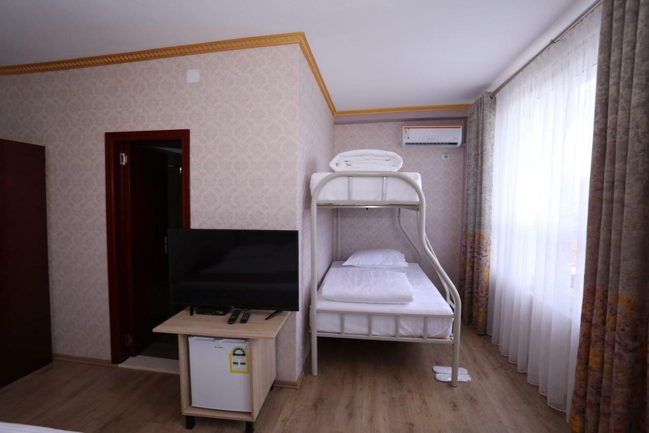 British Hotel פוגרדץ מראה חיצוני תמונה