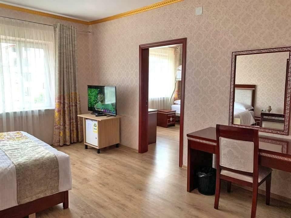 British Hotel פוגרדץ מראה חיצוני תמונה